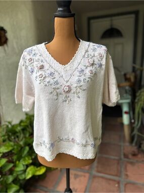 Vtg Jenny Delicate Embroidered V-Neck Crochet Knit Top - Cream